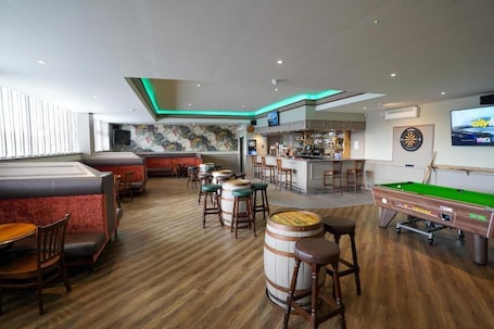 Bahagian luar. The Hardgate House Hotel