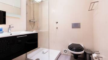 Apartment, 2 Bedrooms, Non Smoking | Bathroom