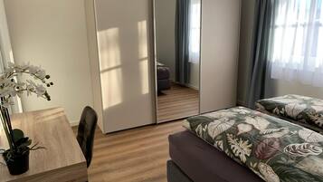2 habitaciones, tabla de planchar con plancha, wifi y ropa de cama