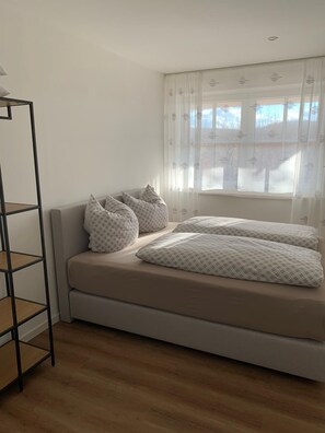 2 dormitorios, tabla de planchar con plancha, wifi y ropa de cama