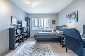 4 Schlafzimmer, Bügeleisen/Bügelbrett, Reisekinderbett, WLAN