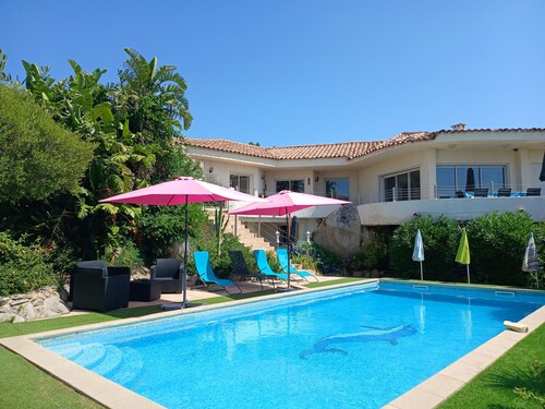 LA RUSCANA sa piscine et son jardin à 600m de la plage