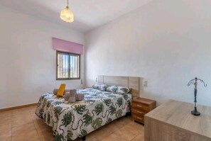 3 bedrooms, iron/ironing board, free WiFi, bed sheets