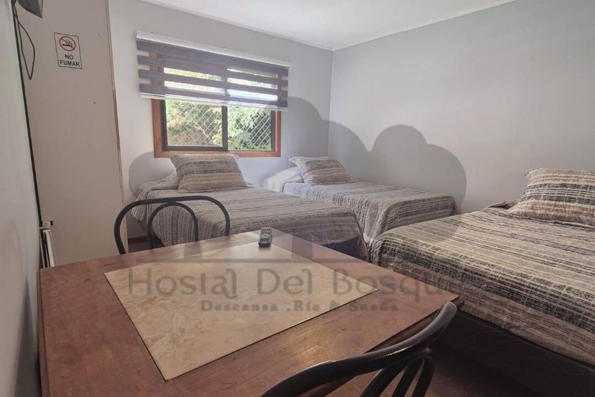 Habitación triple Confort, vista al patio | 1 habitación, escritorio y espacio para trabajar con laptop