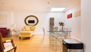 Interior - Stylish & Light-Filled Apartment in Trendy Notting Hill (London)