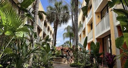 2-bedroom suite that sleeps 8 with washer/dryer, full kitchen in Kissimmee, FL.