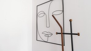 A framed abstract artwork on a wall. - Italianway Comfort - Pasolini 70 B - Feel Uptown (Milan)