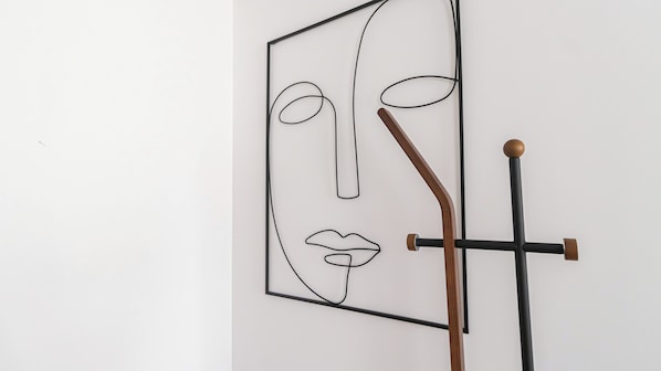 A framed abstract artwork on a wall. - Italianway Comfort - Pasolini 70 B - Feel Uptown (Milan)