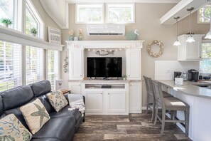 Smart TV - Kampground Paradise w/Kayaks, Heated Pool & Marina (Key Largo)