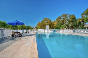 Piscine extérieure, piscine chauffée