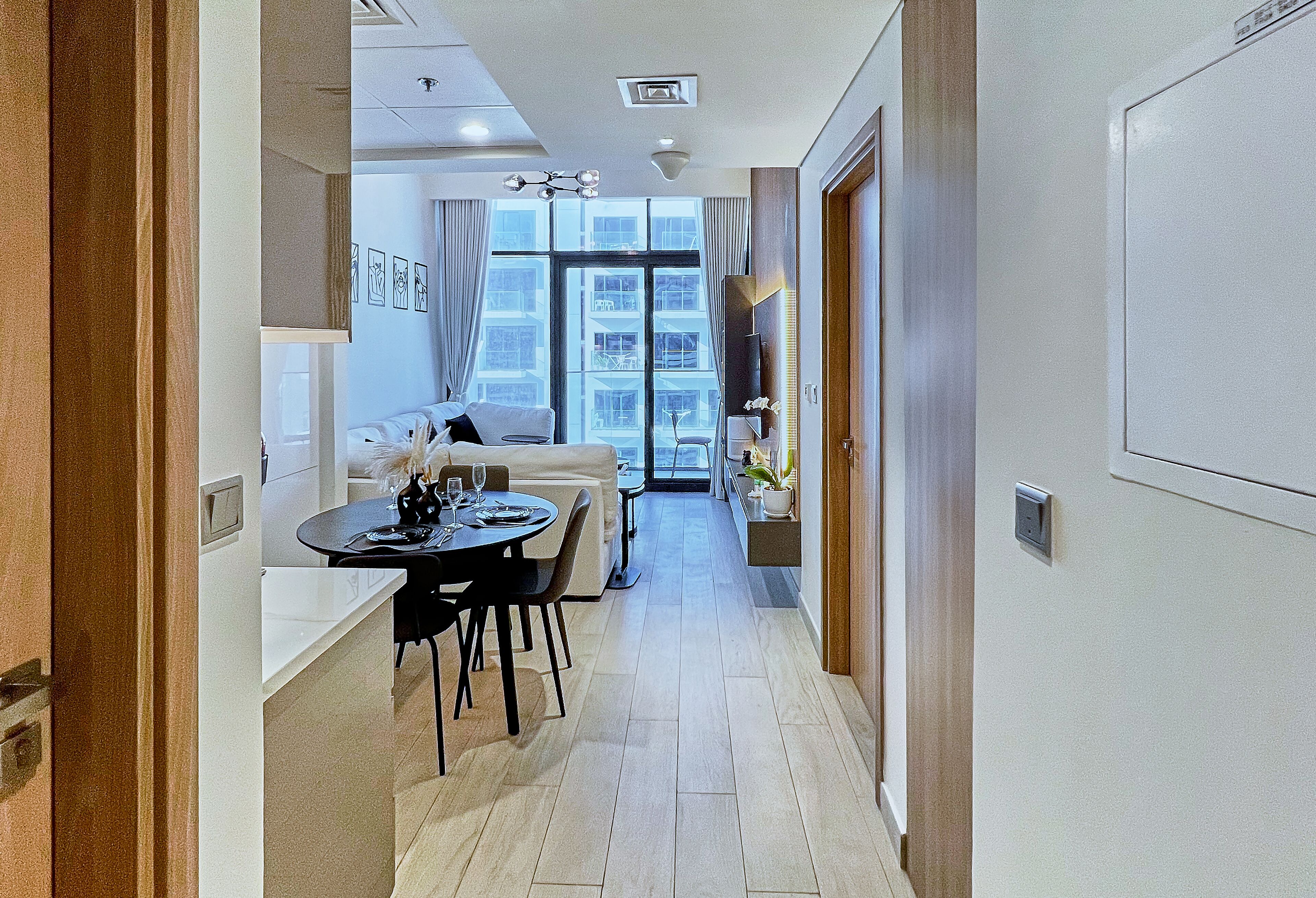 Premium Apartment, 1 Queen Bed, Balcony, Pool View | Dining room