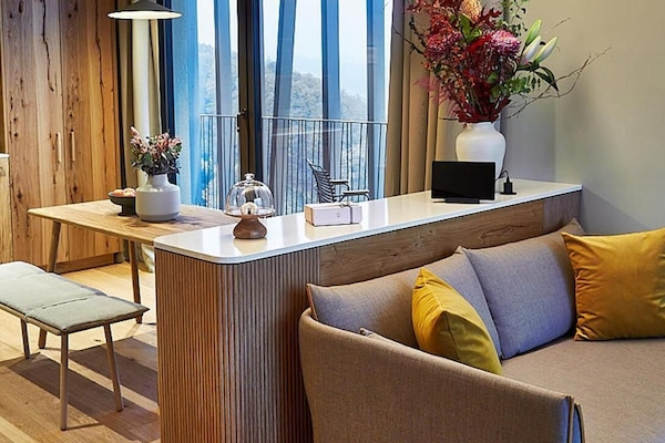 Deluxe Suite, Valley View | 1 bedroom, minibar, in-room safe, soundproofing