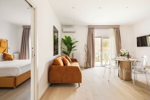 Deluxe Apartment, 1 Bedroom | Living area