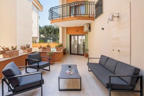 Apartamento superior, 1 quarto | Terraço/pátio