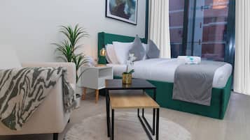 Deluxe-Studio, Balkon, Stadtblick | Zimmersafe, Bügeleisen/Bügelbrett, kostenloses WLAN