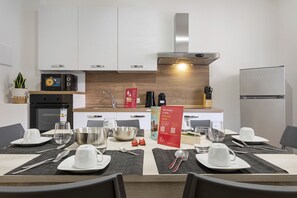 Fridge, oven, dishwasher, coffee/tea maker - The Assarotti Residence by Wonderful Italy (Genova)