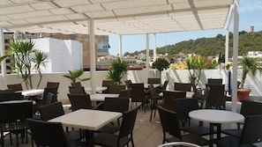 Poolside bar