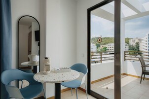 XL Balcony Superior Studio | In-room safe, free WiFi, bed sheets