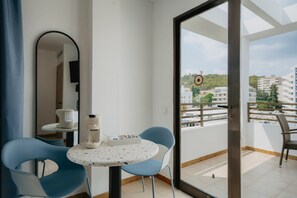 XL Balcony Comfort Studio