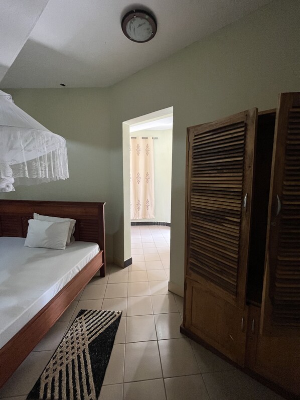 Basic Double Room, Lanai, Courtyard View | 1 bedroom, iron/ironing board, free WiFi
