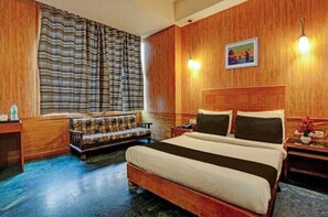 Classic Room | Desk, laptop workspace, free WiFi - HOTEL O ONE HOTEL (Ghaziabad)