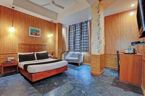 Classic Room | Desk, laptop workspace, free WiFi - HOTEL O ONE HOTEL (Ghaziabad)