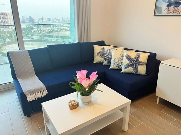 TV - Yas Island Mayan Junior 1B Apartment 1 (Abu Dhabi)
