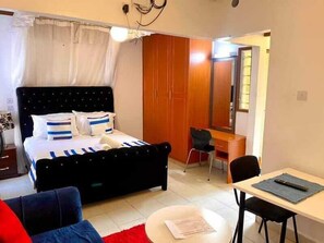 Classic Studio Suite, Garden View | Living area | 32-inch Smart TV with digital channels - Kogelo Retreat Villas and Homes Kisumu (Kisumu)