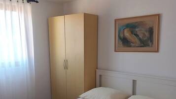 2 bedrooms, WiFi, bed sheets