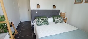 3 bedrooms, iron/ironing board, WiFi, bed sheets - House in a private residence 10 minutes' walk from the town center. (Saint-Rémy-de-Provence)