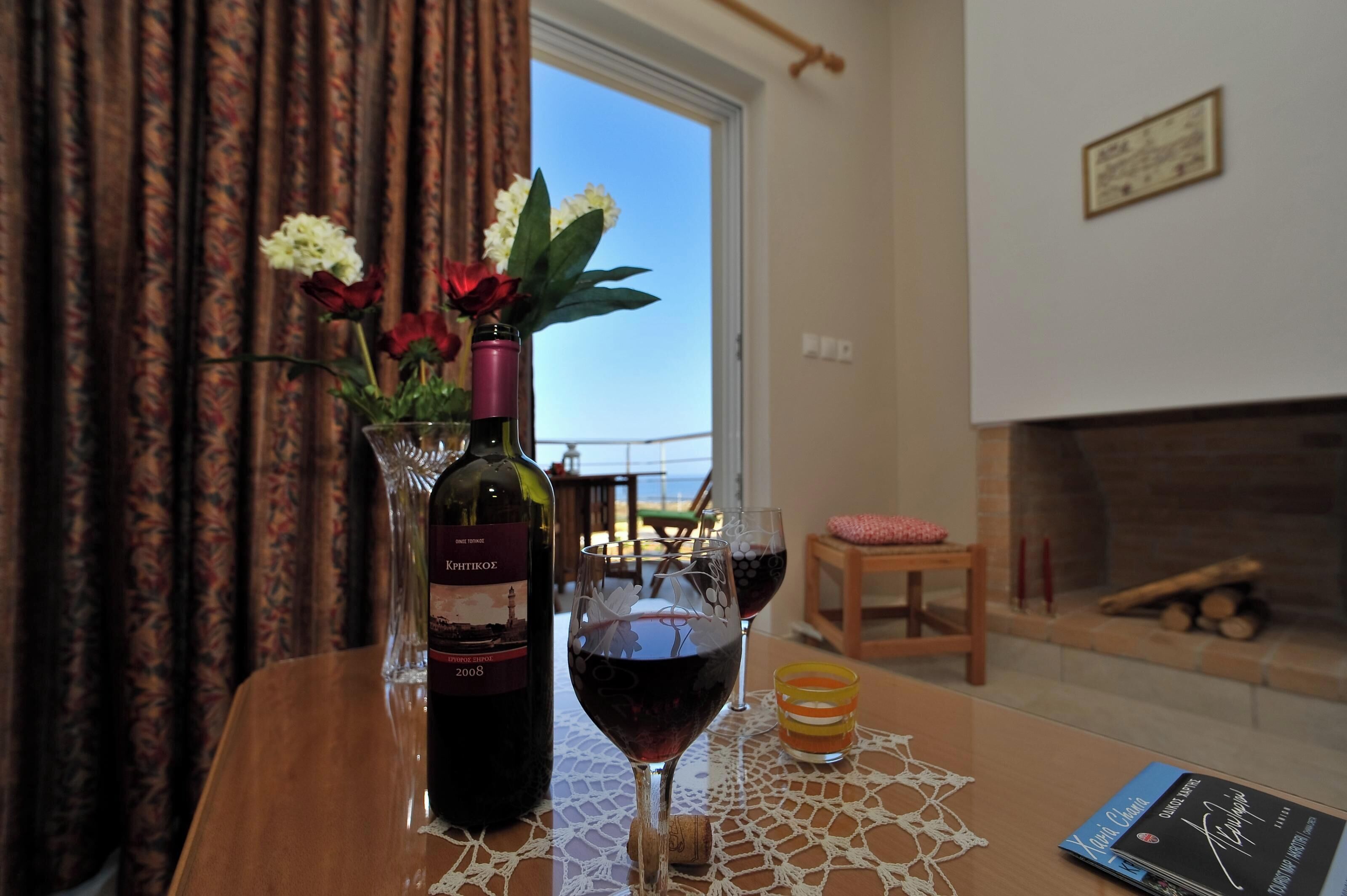 Comfort villa, uitzicht op zee | Woonruimte | Een 32-inch smart-tv met satellietzenders