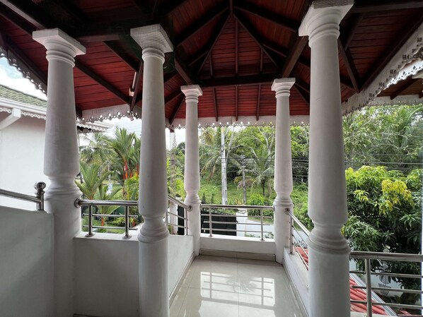 Property grounds - Villa Hirunika in Negombo: with air conditioning,20 minutes from Colombo Airport (Negombo)