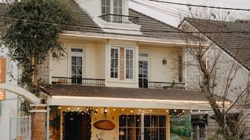 Mặt tiền nơi lưu trú
