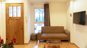 Familieleilighet, byutsikt | Skrivebord for bærbar PC og wi-fi (inkludert)