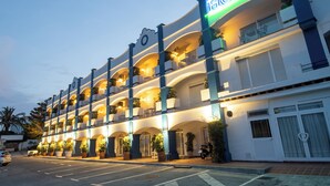 A multi-story hotel with balconies and outdoor seating areas. - Hotel Piedra Paloma by Croma (Estepona)