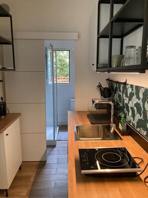 Fridge, microwave, oven, stovetop - NICE ONE BEDROOM APARTMENT LIBERATION AREA (Nice)