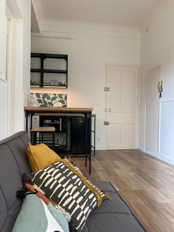 TV - NICE ONE BEDROOM APARTMENT LIBERATION AREA (Nice)