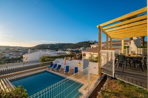 Pool - Stunning 4-Bedroom Villa with Private Pool & Garden - Near Old Town & Beaches (Albufeira)