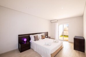 4 slaapkamers, een strijkplank/strijkijzer, wifi, beddengoed