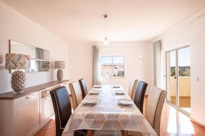 Dining - Stunning 4-Bedroom Villa with Private Pool & Garden - Near Old Town & Beaches (Albufeira)