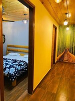 Quarto solteiro luxo, vista para a colina | Cofres nos quartos, escrivaninha, espaço de trabalho para notebook