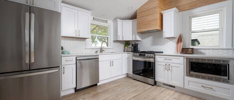 Microwave, dishwasher, cookware/dishes/utensils