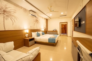 Superior Double Room | Desk, soundproofing, iron/ironing board, free WiFi