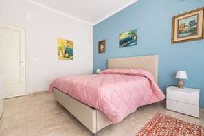 2 bedrooms, desk, iron/ironing board, free WiFi