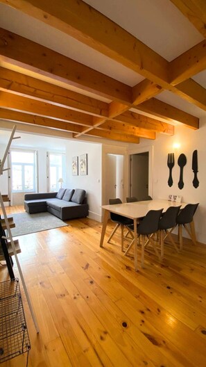 Interior - 2 Bedroom Duplex Apartment - City View (Porto)