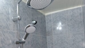 Huis, 2 slaapkamers, roken | Badkamer