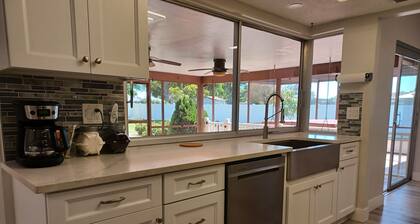 Spacious 3-bedroom house with HOT TUB and MOVIE THEATRE 8 minutes from RACEWAY