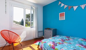 3 chambres, fer et planche à repasser, Wi-Fi, draps fournis