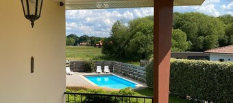 Lovely 3-bedroom house with swimming pool in charming Léon