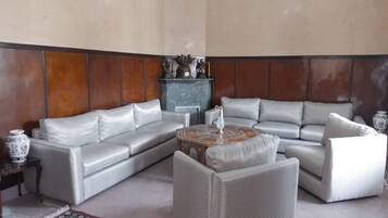 Apartment, 2 Bedrooms, Smoking, Balcony | Interior